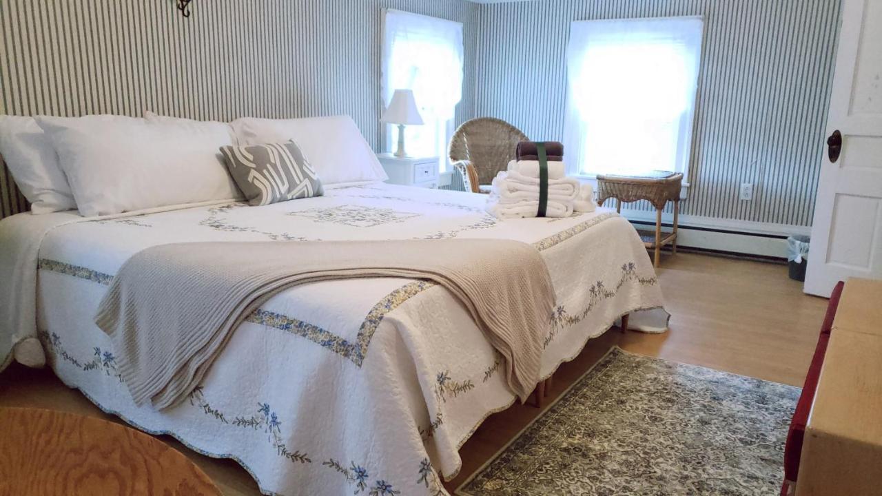1000 Island Hart House Hotel อเล็กซานเดรียเบย์ ภายนอก รูปภาพ